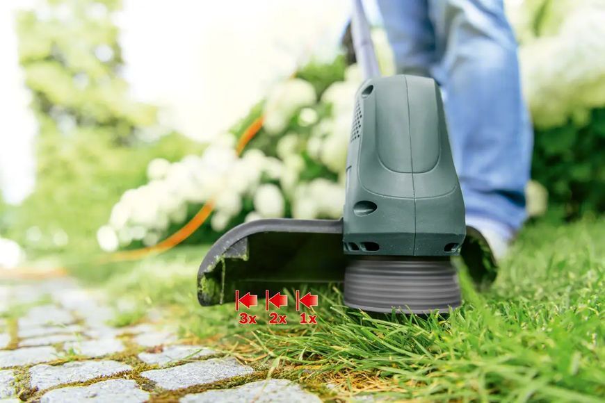Потужній тример електричний садовий для трави Bosch EasyGrassCut 26 : 280 Вт, 12500 об/хв, волосінь, 26 см 06008C1J01 фото