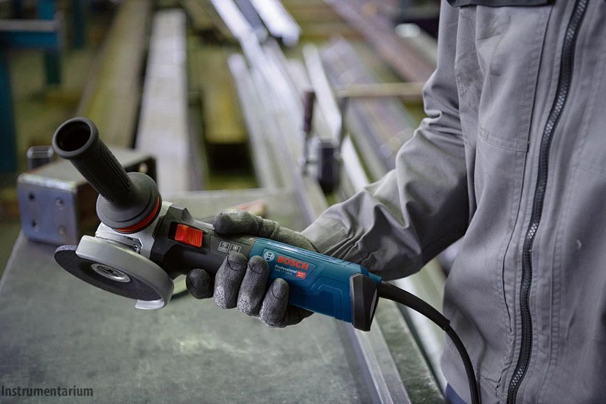 Професійна болгарка Bosch GWS 17-125 S : 1700 Вт, диск 125мм, з регулюванням обертів 06017D0300 фото