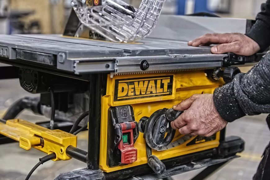 Професійна пила настільна мережева DeWALT DWE7492 : 2000 Вт, диск 250 мм DWE7492 фото