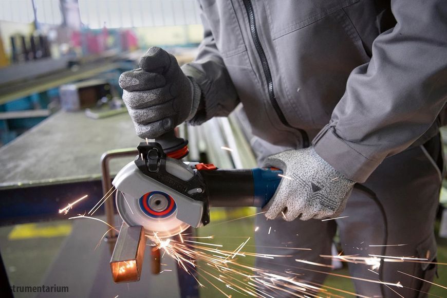 Професійна болгарка Bosch GWS 17-125 S : 1700 Вт, диск 125мм, з регулюванням обертів 06017D0300 фото