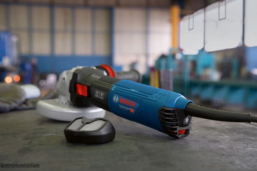 Професійна болгарка Bosch GWS 17-125 S : 1700 Вт, диск 125мм, з регулюванням обертів 06017D0300 фото
