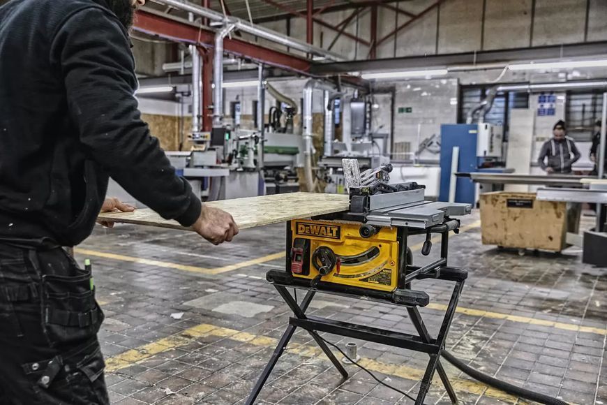 Професійна пила настільна мережева DeWALT DWE7492 : 2000 Вт, диск 250 мм DWE7492 фото