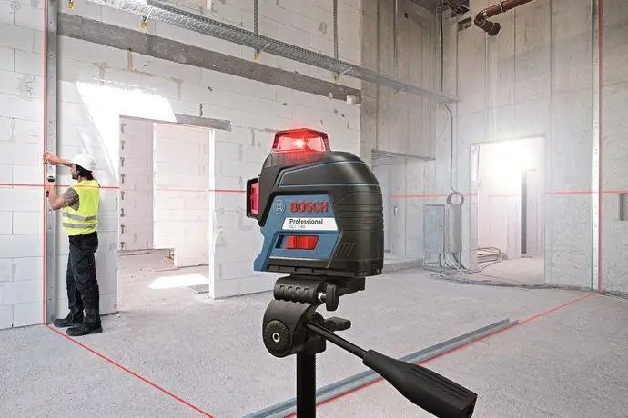 Професійний лінійний лазерний нівелір Bosch Professional GLL 3-80 в кейсі з мішенню та чохлом, червоний промінь 0601063S00 фото