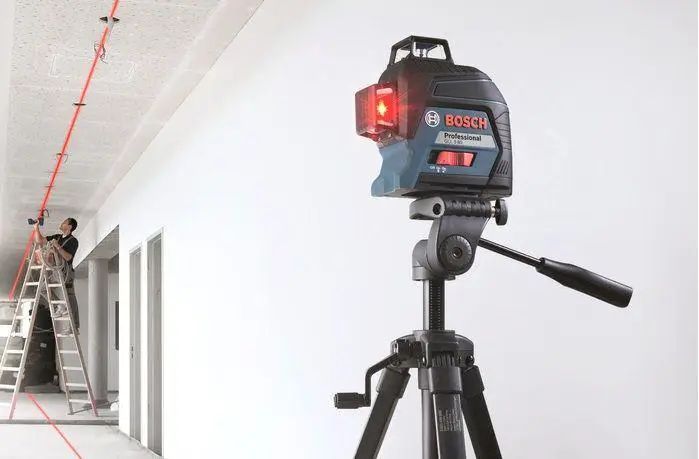 Професійний лінійний лазерний нівелір Bosch Professional GLL 3-80 в кейсі з мішенню та чохлом, червоний промінь 0601063S00 фото