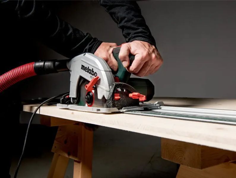 Потужна ручна дискова пилка Metabo KS 190 : 1050 Вт, круг 190 мм, циркулярна пилка 602364000 602364000 фото