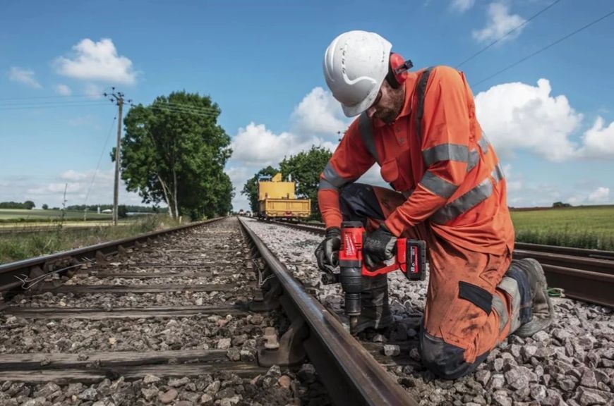 Гайковерт високомоментний 1" (2400 Нм) M18 FUEL з фіксацією кільцем ONE-KEY Milwaukee: з АКБ 18V 2шт-8 Ah+ЗП, 2500уд/хв, 1670об/хв 4933459733 фото