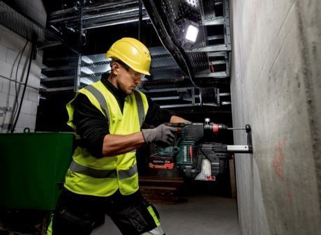 Потужний світлодіодний акумуляторний прожектор Metabo BSA 14.4-18 Каркас : без АКБ і ЗУ 316093160 фото