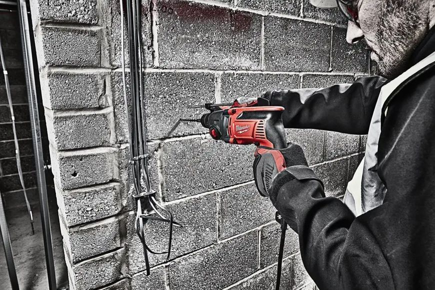 Професійний перфоратор 3-режимний SDS PLUS PH 26 T MILWAUKEE : 800Вт, SDS-plus, 2,4 Дж, 4500 уд/хв, 1500 об/хв 4933464580 фото
