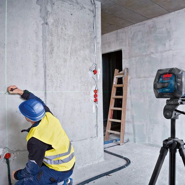 Професійний лінійний лазерний нівелір Bosch Professional GLL 3-80 G : зелений промінь, 30 м, на батарейках, кейс 0601063Y00 фото