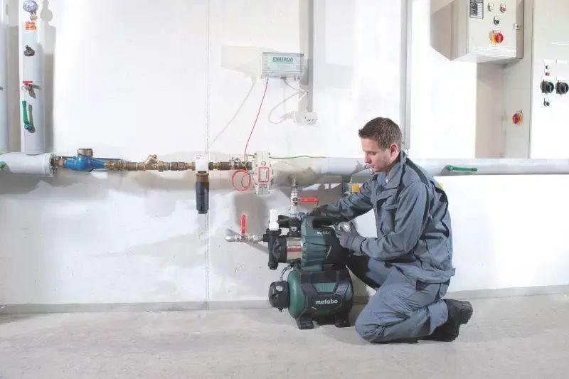 Потужна побутова насосна станція Metabo HWWI 4500/25 Inox : 1300 Вт, 4500 л/год., 4,8 бар, висота подачі 48 м 600974000 фото