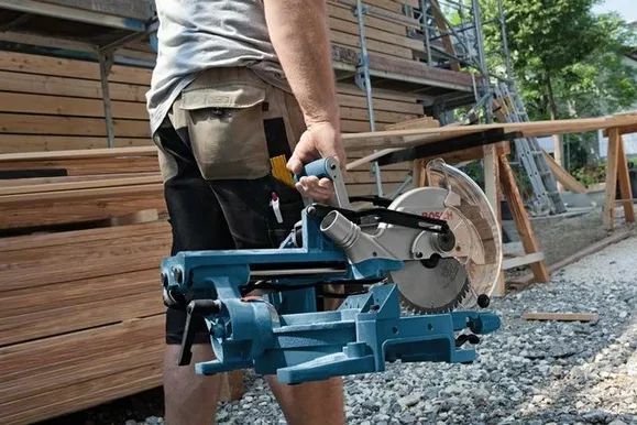 Торцювальна пила Bosch Professional GCM 800 SJ : 1,4 кВт, 5500 об/хв. глибина/довжина різу 70/270 мм, диск 210-216 мм 0601B19000 фото
