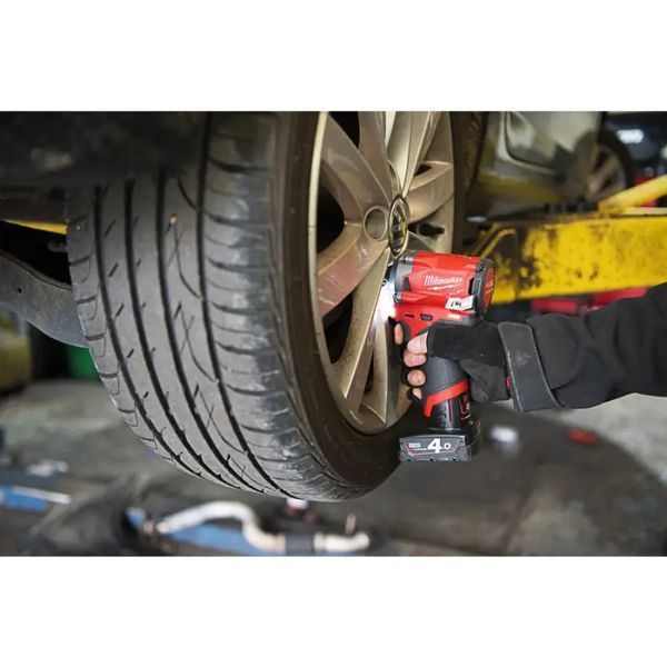 Професійний гайкокрут акумуляторний Milwaukee M12 FIWF12-422X : з АКБ 12V 2шт-4.0 Ah, 339 Нм, 3200 уд/хв, 2700 об/хв, квадрат 1/2" 4933464616 фото