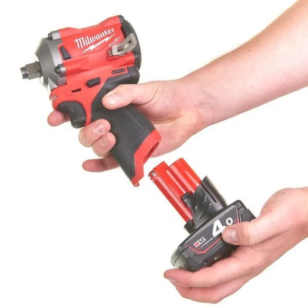 Професійний гайкокрут акумуляторний Milwaukee M12 FIWF12-422X : з АКБ 12V 2шт-4.0 Ah, 339 Нм, 3200 уд/хв, 2700 об/хв, квадрат 1/2" 4933464616 фото