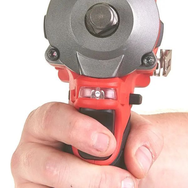 Професійний гайкокрут акумуляторний Milwaukee M12 FIWF12-422X : з АКБ 12V 2шт-4.0 Ah, 339 Нм, 3200 уд/хв, 2700 об/хв, квадрат 1/2" 4933464616 фото