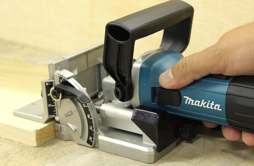 Професійний фрезер ламельний для шкантів і пазів MAKITA PJ7000J : 710 Вт фрезер для плоских роз'ємів в кейсі PJ7000J фото