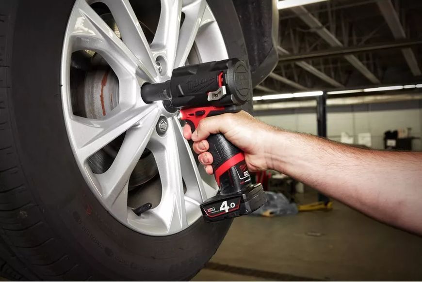 Професійний гайкокрут акумуляторний Milwaukee M12 FIWF12-422X : з АКБ 12V 2шт-4.0 Ah, 339 Нм, 3200 уд/хв, 2700 об/хв, квадрат 1/2" 4933464616 фото