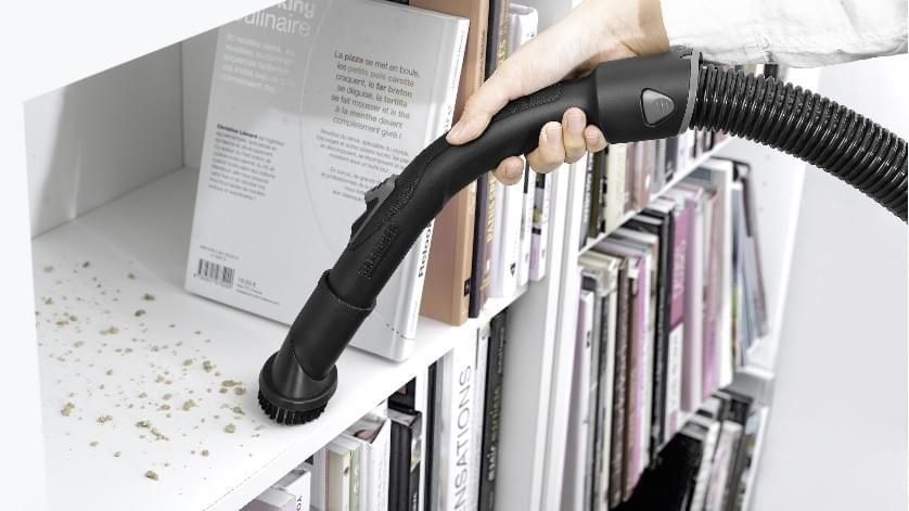 Професійний Karcher VC 3 Premium з насадкою для паркету : 700 Вт, контейнер 0.9 л, вага 4.4кг 1.198-135.0 фото