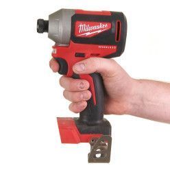 Професійний набір акумуляторного інструменту Milwaukee M18 CBLPP2A-402C : шурупокрут, гайкокрут 4933464536 фото
