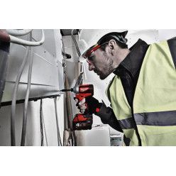 Професійний набір акумуляторного інструменту Milwaukee M18 CBLPP2A-402C : шурупокрут, гайкокрут 4933464536 фото
