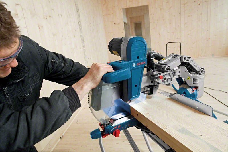 Ручна настільна торцювальна пила по дереву Bosch GCM 12 GDL : 2000 Вт, глибина різу 104мм, круг 305 мм (0601B23600) 0601B23600 фото