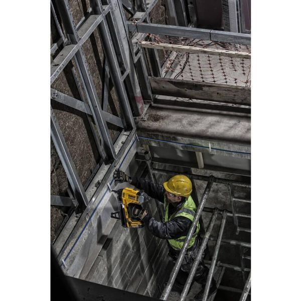 Степлер цвяхозабивний по бетону акумуляторний безщітковий DeWALT DCN890P2 : 18V, акум 5 Ач - 2 шт + зарядне DCN890P2 фото