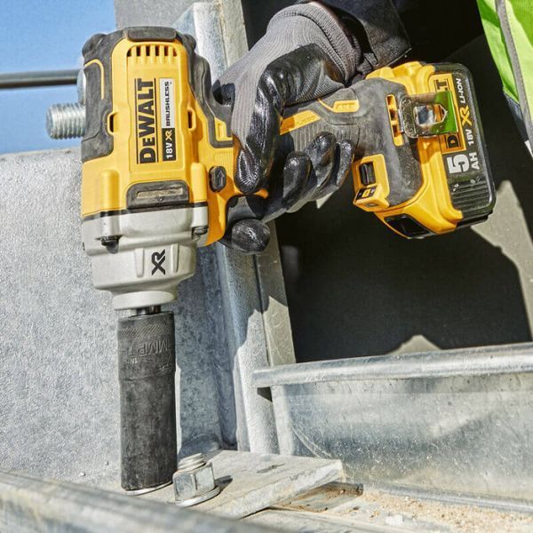 Гайковерт ударний акумуляторний безщітковий DeWALT DCF894P2: 580Вт, 447Нм, 18В х 2шт. 5А/ч, 900/2000 об/хв. DCF894P2 фото