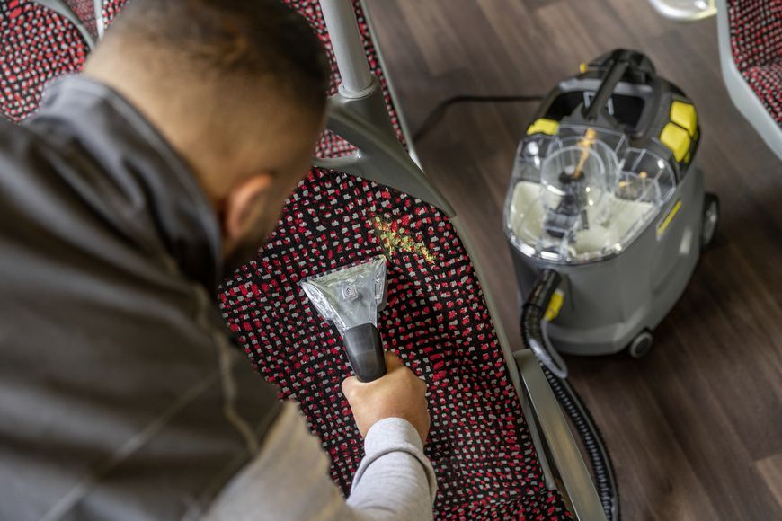 Професійний миючий пилосос Karcher Puzzi 8/1 Adv : 1200 Вт (1.100-241.0) 1.100-241.0 фото