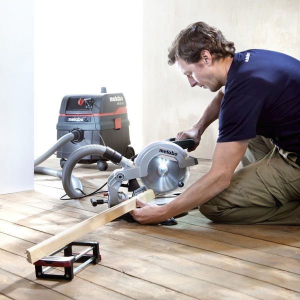 Професійна торцювальна пила Metabo KS 305 M : 2 кВт, диск 305 x 30 мм, 3700 об/хв, вага 17кг (619003000) 619003000 фото