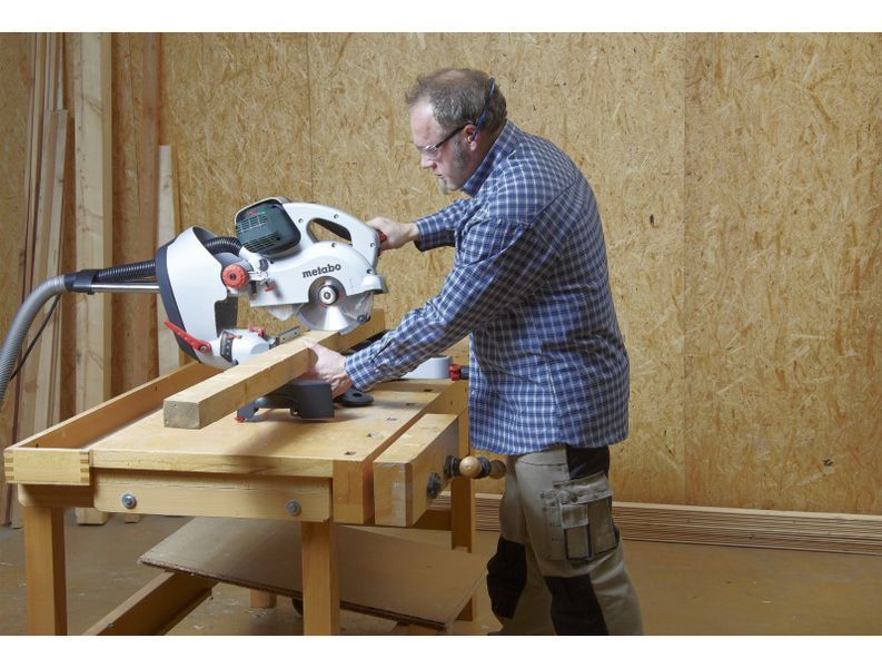 Професійна торцювальна пила Metabo KS 305 M : 2 кВт, диск 305 x 30 мм, 3700 об/хв, вага 17кг (619003000) 619003000 фото