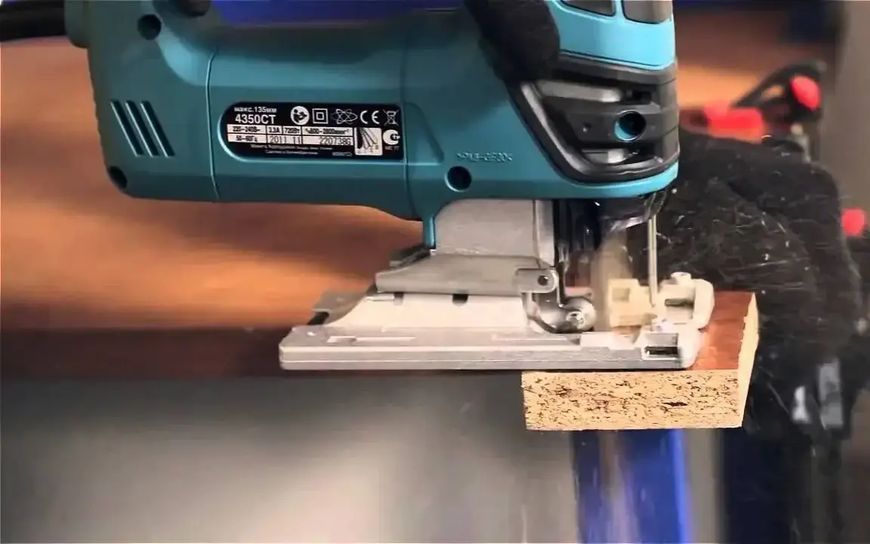 Професійний лобзик з підсвічуванням Makita 4350 FCT 4350FCT фото