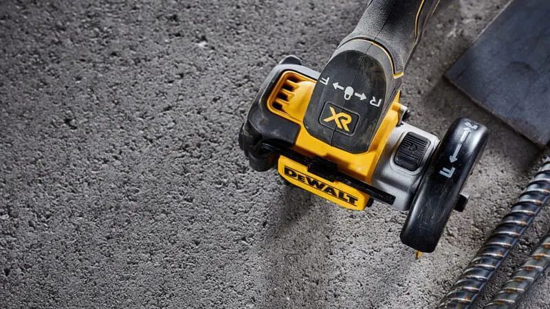 Пила дискова акумуляторна безщіткова компактна DeWALT DCS438N : без АКБ, диск 76мм, 20000 об/хв (DCS438N) DCS438N фото