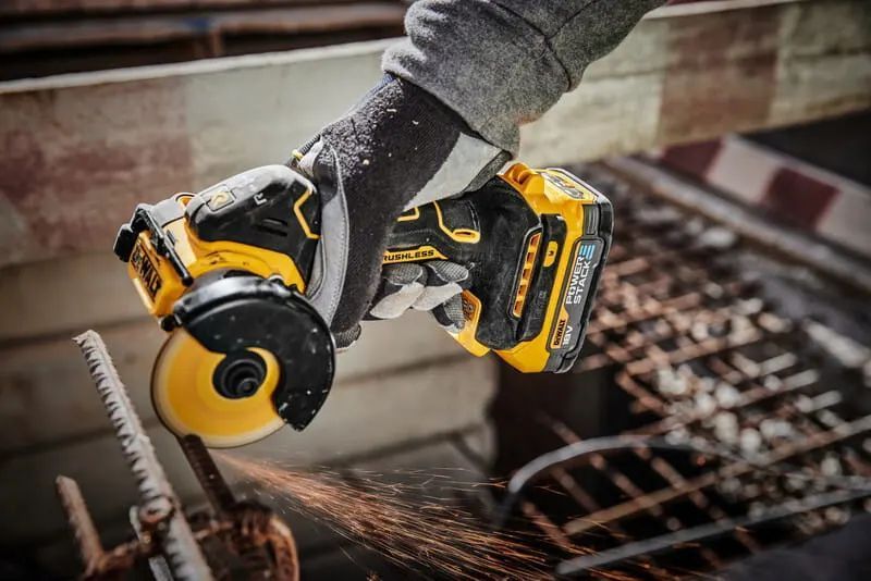 Пила дискова акумуляторна безщіткова компактна DeWALT DCS438N : без АКБ, диск 76мм, 20000 об/хв (DCS438N) DCS438N фото