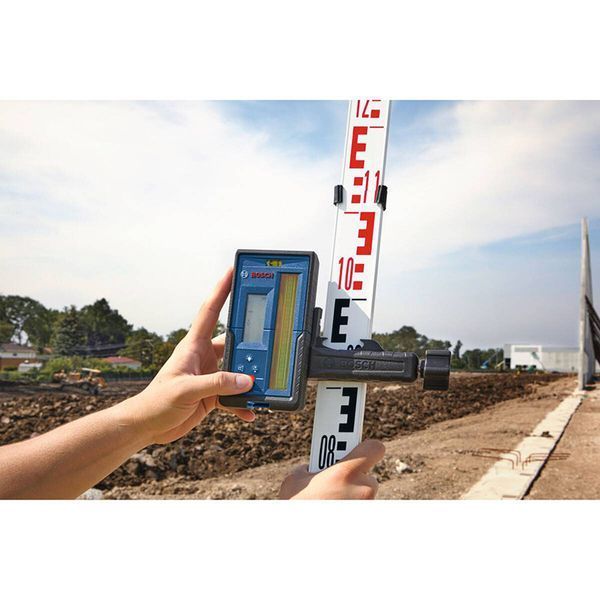 Приймач для лазерного рівня нівеліра Bosch LR 45 Professional 0601069L00 : робочий діапазон 0.5-300 м, вага 150 г 0601069L00 фото