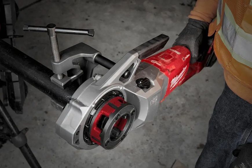 Професійний інструмент різьбонарізний акумуляторний MILWAUKEE, M18 FUEL FPT2-121C, 2'' : з АКБ 18V 2 шт-12Ah, кейс 4933478597 фото