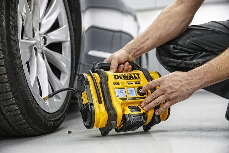 Професійний автомобільний компресор акумуляторний DeWALT DCC018N : без АКБ, 11бар (DCC018N) DCC018N фото