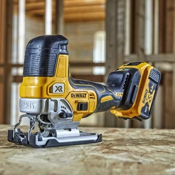 Пила лобзикова акумуляторна безщіткова DeWALT DCS335N (без акума і зарядки) : 18B, 135мм глибини DCS335N фото