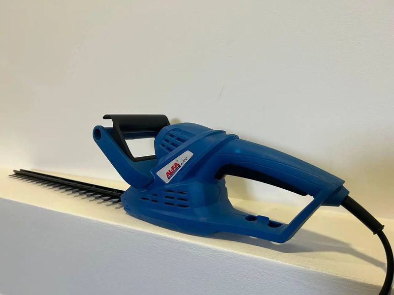 Потужний електричний садовий кущоріз 1450W AL-FA ALHT47 : 1450Вт, шина 460 мм, 2,8 кг (ALHT47) ALHT47 фото