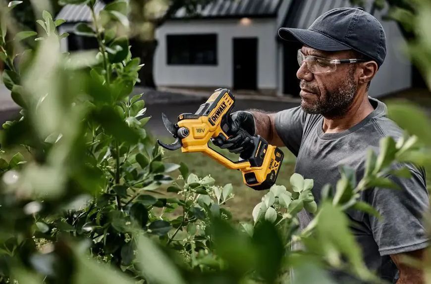 Професійний акумуляторний секатор (ножиці) DeWALT DCMPP568N : без АКБ, діаметр різу 38 мм (DCMPP568N) DCMPP568N фото