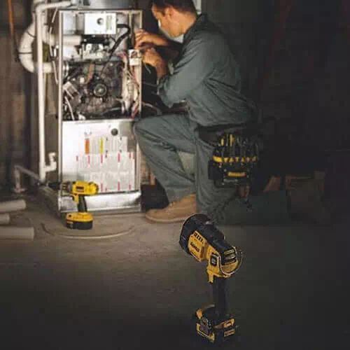 Професійний ліхтар світлодіодний акумуляторний DeWALT DCL043 : без АКБ, світловий потік 1000лм (DCL043) DCL043 фото
