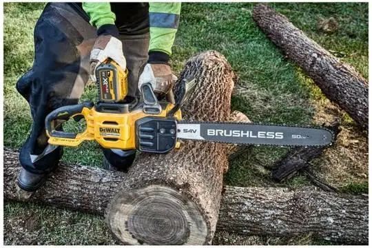 Професійна пила ланцюгова акумуляторна безщіткова DeWALT DCMCS575X1 : з АКБ 54V 3 Ah, шина 50 см, вага 5.7 кг DCMCS575X1 фото