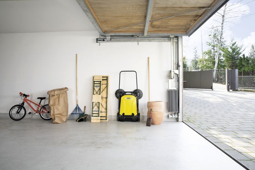 Потужна ручна підмітальна машина&nbsp;Karcher S 4 Twin 2in1 (1.766-365.0) 1.766-365.0 фото