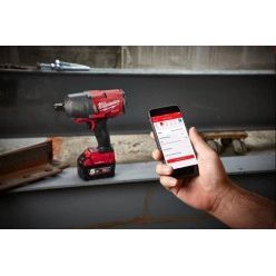 Професійний гайкокрут високомоментний MILWAUKEE 3/4 дюйма(2034Нм) M18 FUEL ONEFHIWF34-502X ONE-KEY : з АКБ 18V 2шт-5Ah 4933459730 фото