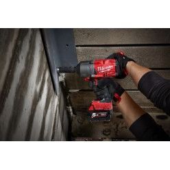 Професійний гайкокрут високомоментний MILWAUKEE 3/4 дюйма(2034Нм) M18 FUEL ONEFHIWF34-502X ONE-KEY : з АКБ 18V 2шт-5Ah 4933459730 фото