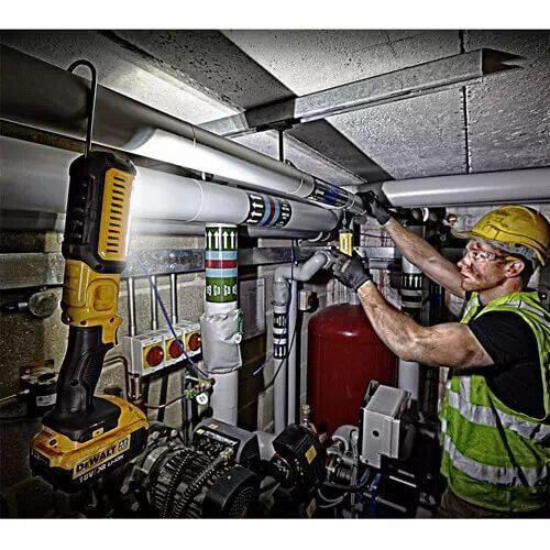 Професійний ліхтар світлодіодний акумуляторний DeWALT DCL050 : без АКБ, світловий потік 500лм (DCL050) DCL050 фото