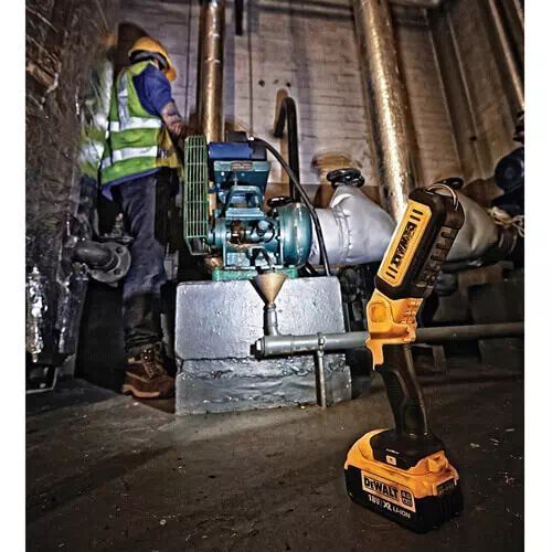 Професійний ліхтар світлодіодний акумуляторний DeWALT DCL050 : без АКБ, світловий потік 500лм (DCL050) DCL050 фото