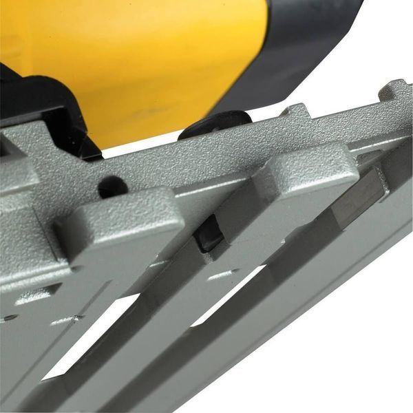 Професійна ручна заглибна дискова пила DeWALT DWS520KT : 1300 Вт, 165мм, 59мм глибини погружна циркулярка в кейсі DWS520KT фото