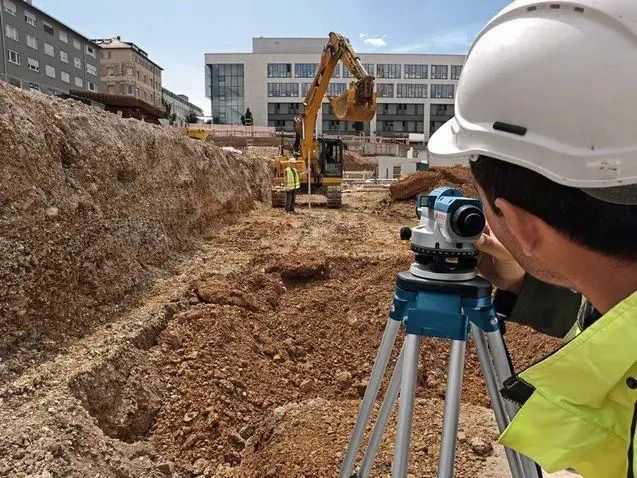 Професійний оптичний нівелір Bosch Professional GOL 20 D в кейсі з штативом BT 160, лінійкою GR 500, діапазон 60 м 0601068402 фото