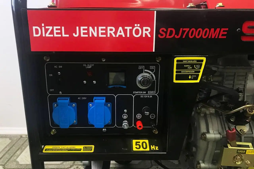 Дизельный генератор с электростартером на 5 кВт SOLAX SDJ7000ME (230 В) SDJ7000ME фото