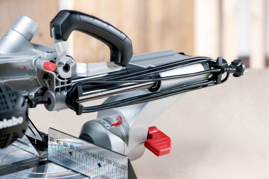 Ручна торцювальна пила з протяжкою по дереву Metabo KGS 216 M : 1500 Вт, глибина різу 65мм, круг 216 мм (619260000) 619260000 фото