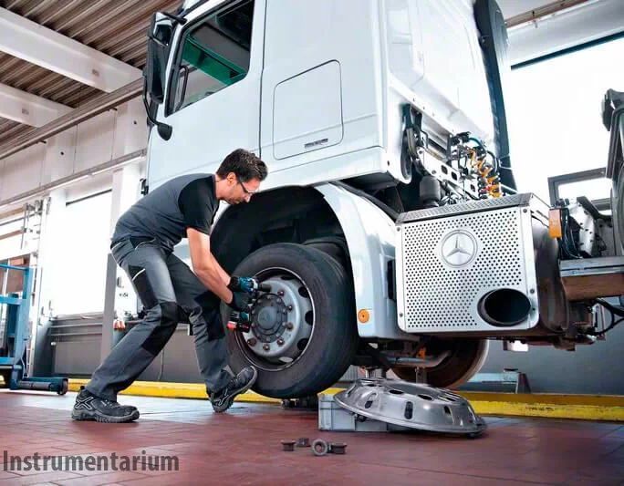 Професійний акумуляторний ударний гайковерт Bosch Professional GDS 18V-1050 H : без АКБ, 1050 Hm, 1750 об/хв, 2600 уд/хв 06019J8500 фото